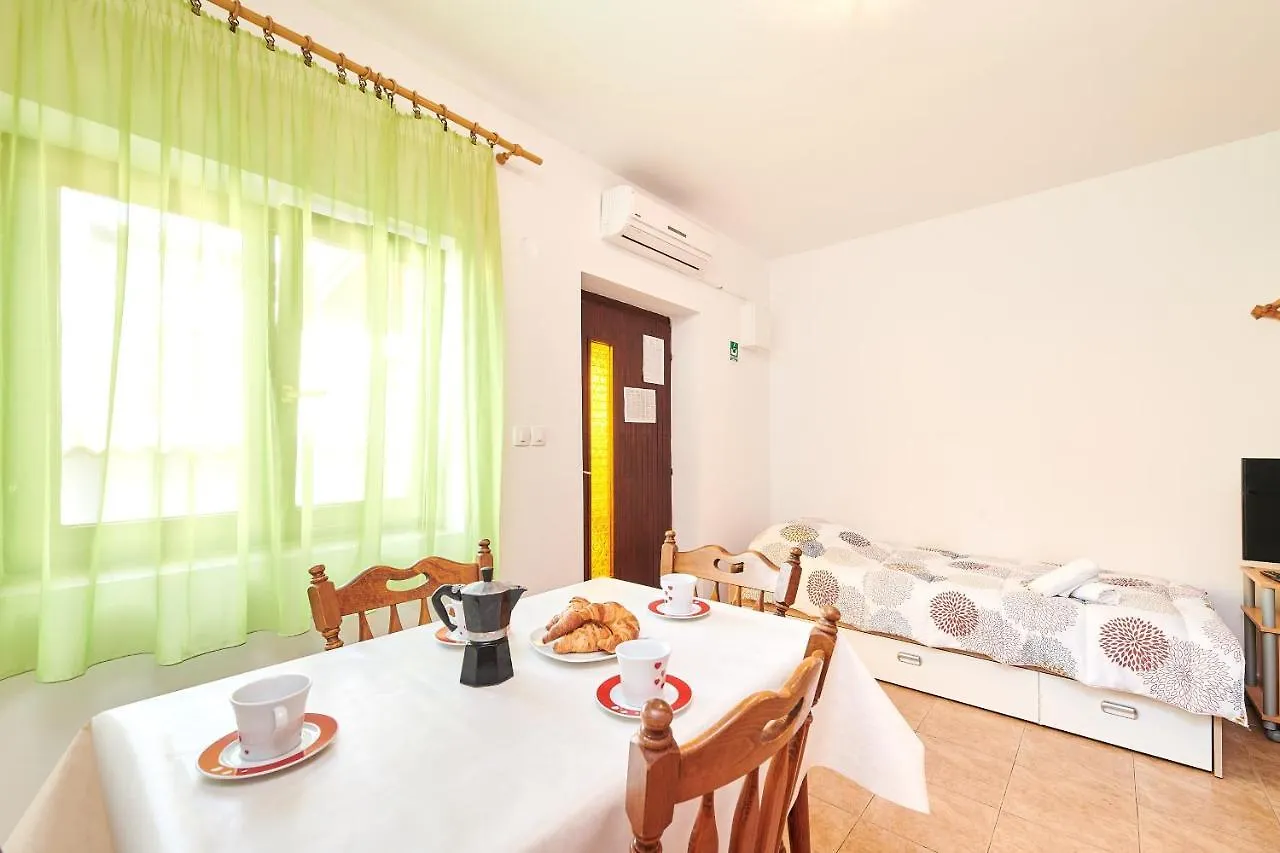 App Miranda Sun Umag 0*,