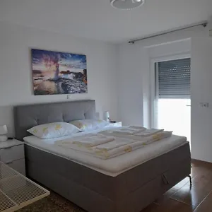  Apartment Donella